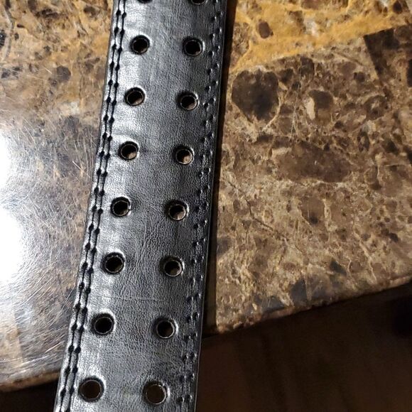 1.5 inch wide black two holed belt - Picture 1 of 5